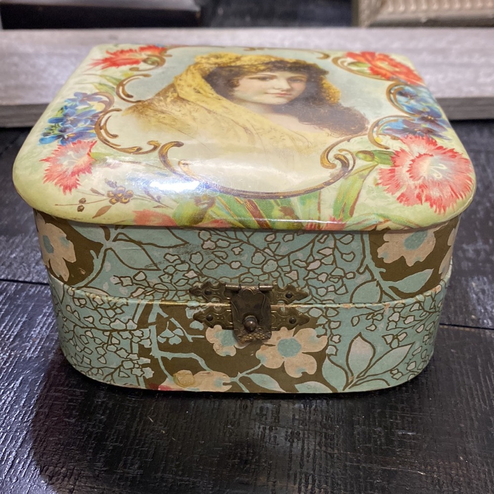 Antique Victorian Era Floral Lady Portrait Handkerchief Box & Paris Hanky! - Picture 2 of 14